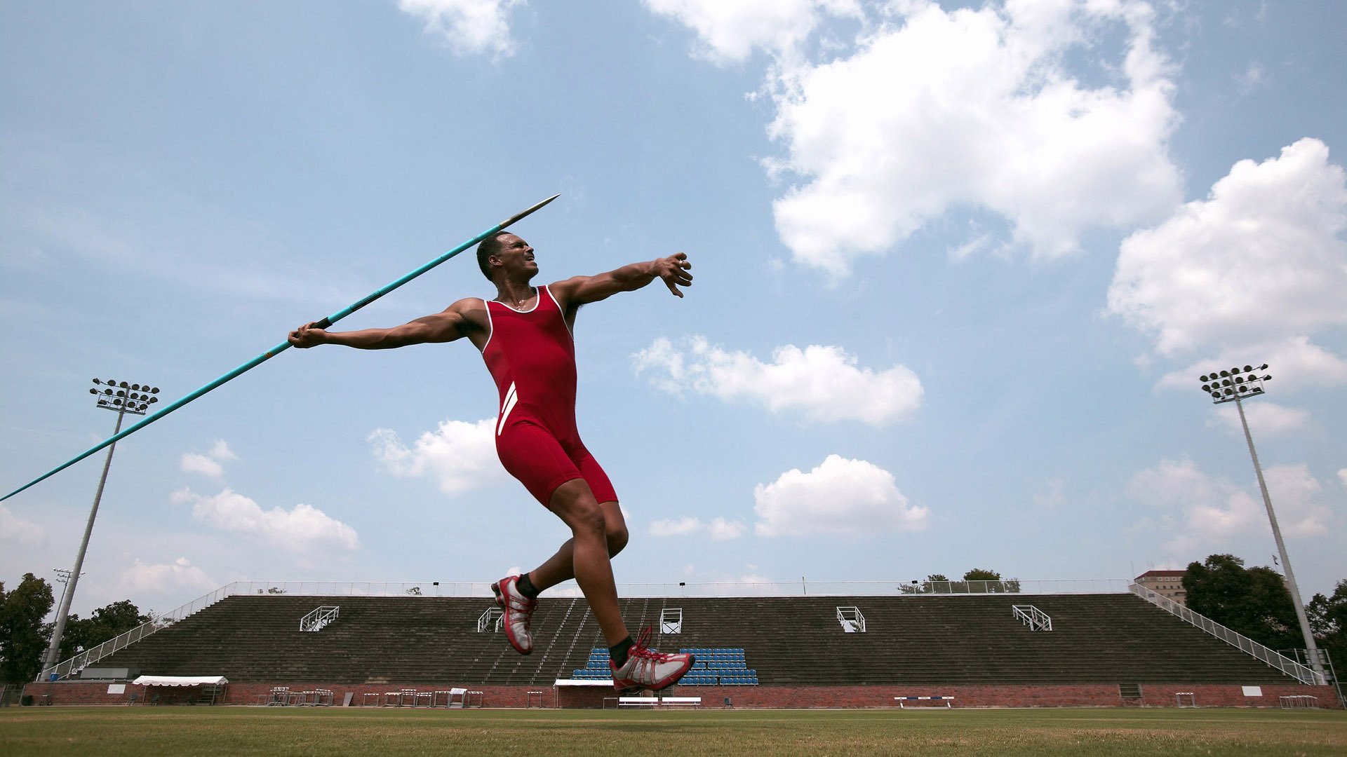 开云中国-_逆境中的坚韧：运动员咬紧牙关完成精彩逆转_，运动员嘴里咬的是什么