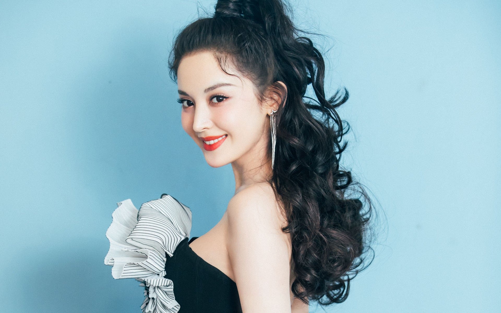 英格兰客场不敌苏格兰，遭遇欧锦赛小组赛失利，欧洲杯英格兰队对苏格兰队