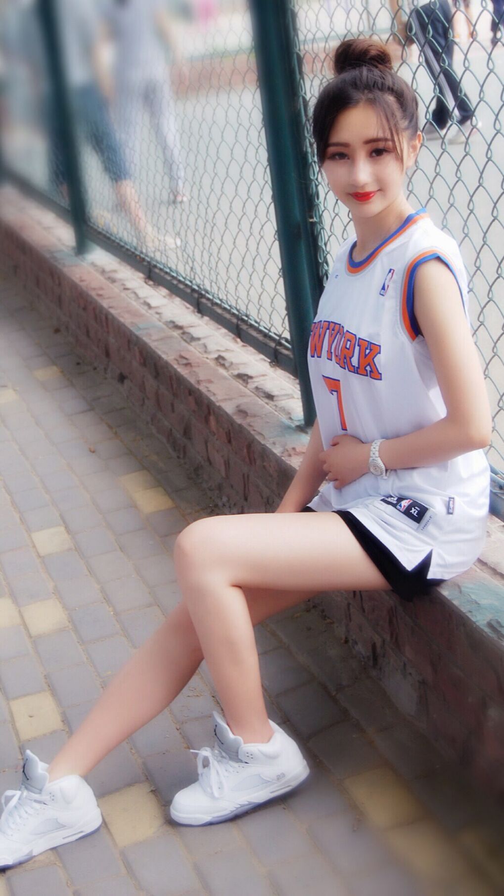 KAIYUNAPP-赛场上球队实力强势展现，取得胜利，描述赛场上的球员