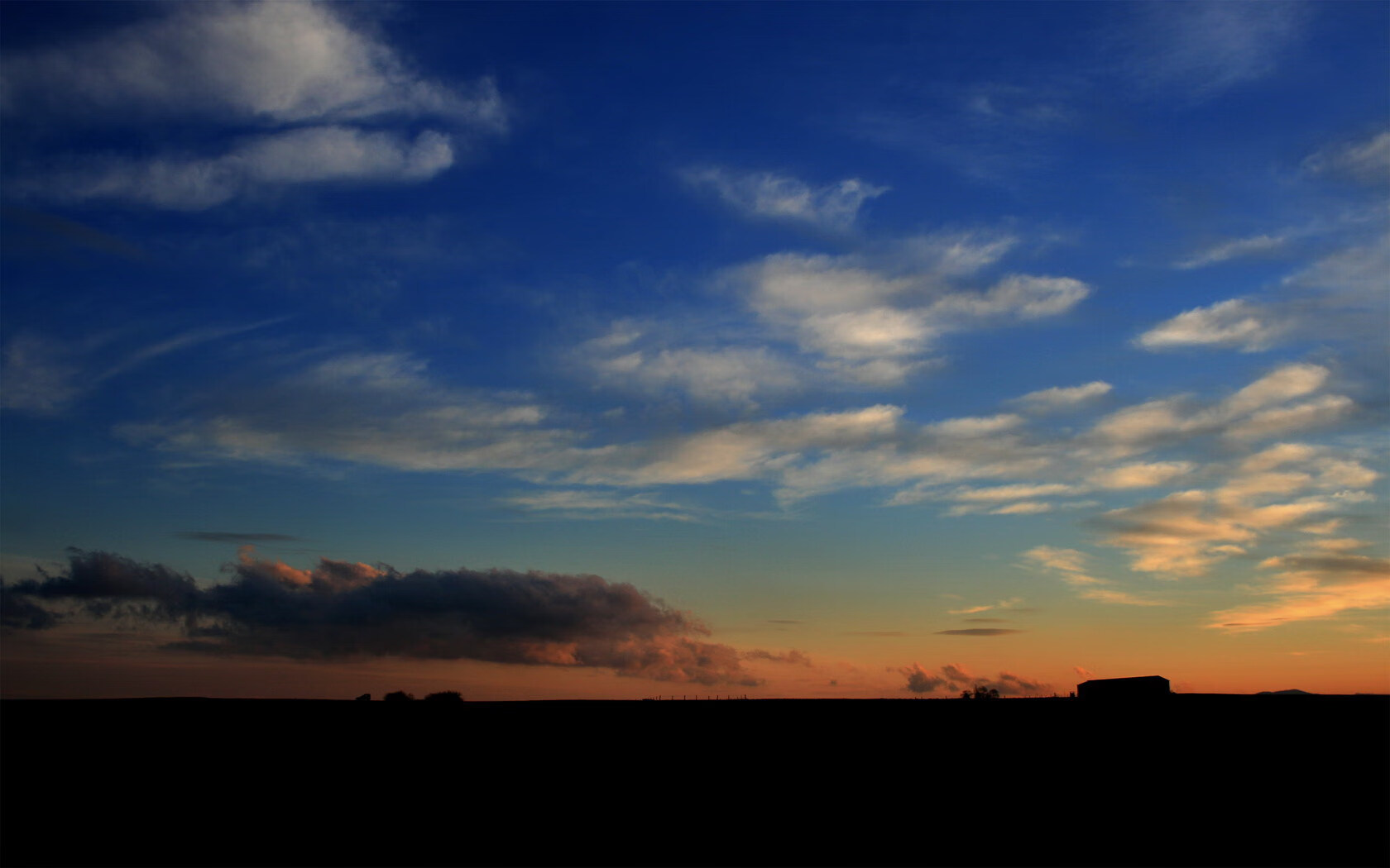 C罗亲吻国旗庆祝晋级决赛,c罗情侣