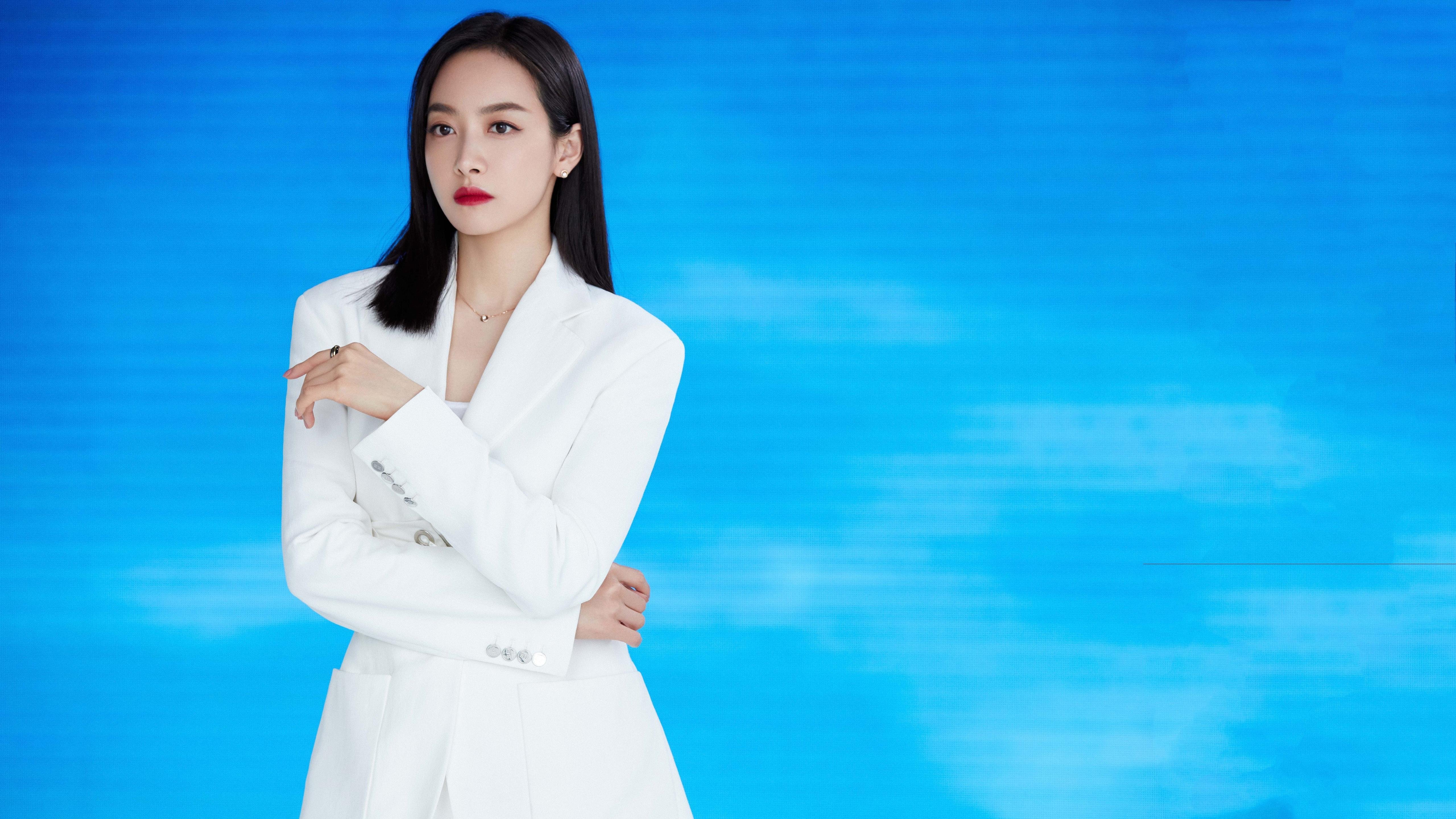 kaiyun中国官方网站-篮网公布新赛季球员宣传照片，篮网新球衣图片